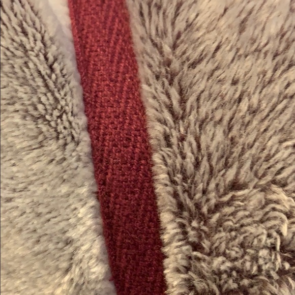 Women’s split collard Sherpa like sweatshirt - Picture 6 of 8